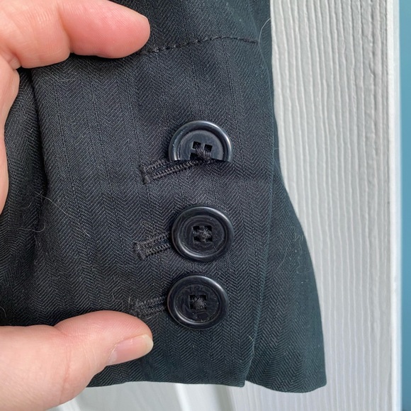 ❤️ Black Gap blazer ❤️ - Picture 5 of 11